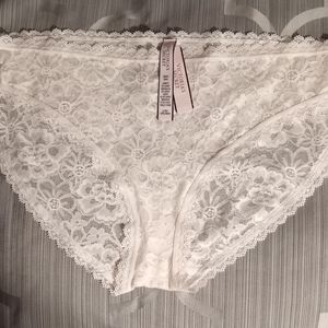 NWT Victoria Secret Panties-size L